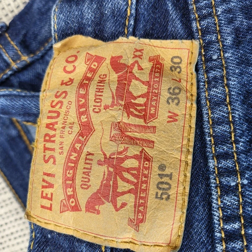 Levis 501 Jeans Mens 36x30‎ Blue Medium Wash Button Fly Straight Leg Denim Pants